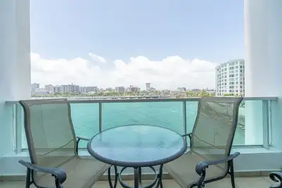 Image de Waterfront & city view 2-bedroom, 2-bathroom studio unit in the heart of Condado