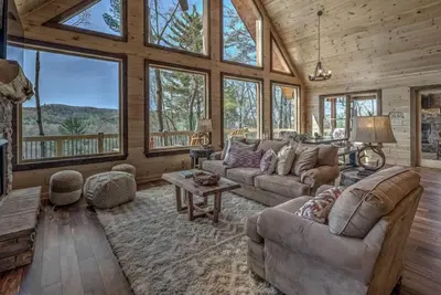 Image de St Ridges - Pet Friendly | Mountain Views | Hot Tub | Pool Table | Shuffleboard
