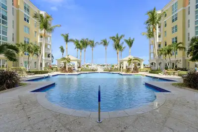 Image de Lovely 2Br. Penthouse - resort style!