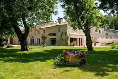 Image de Magnifique domaine familial au cœur de la Saintonge jusqu'à 23 couchages