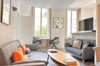 2 bedroom luxury flat Cannes Center Croisette Banane