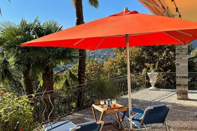 Image de Sunny 4-room apartment with large palm terrace. Lake view