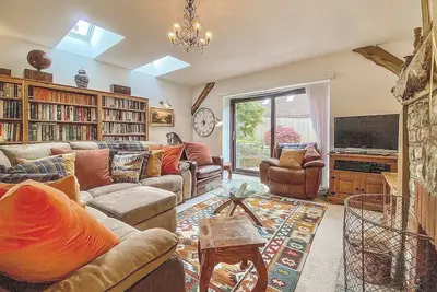 Image de On the edge of the Longleat Estate, Caroline Cottage, is situated in the village of Crockerton.