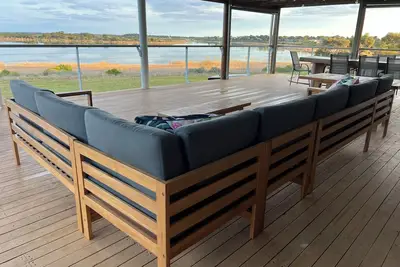 Image de 3fams/16people - Large House, Lake access & view, large property