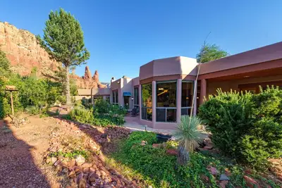 Image de Oasis at Chapel Rock | Iconic Views of Chapel, Hot Tub & 3 King Suites