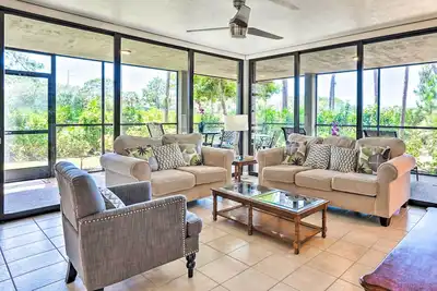 Image de Coastal Bonita Springs Gem: Shop, Dine & Swim