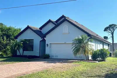 Image de Family Friendly 4 bedroom home with Pool and spa, close to beach