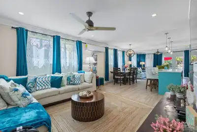 Image de Have fun with the whole family at this stylish beach condo.