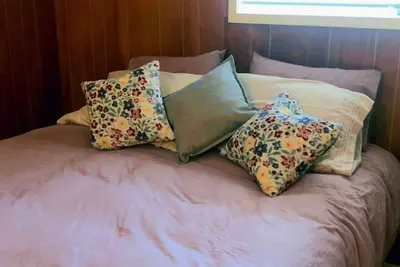 Image de Studio with private entrance, centrally located