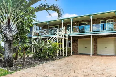 Image de 32 Bombala Crescent - Rainbow Beach. Plenty of space, fenced, pets, Wifi