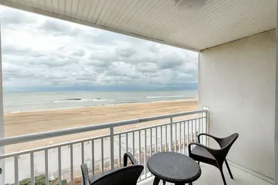 Image de Ocean Sands Resort Oceanfront condo with Oceanfront Balcony!