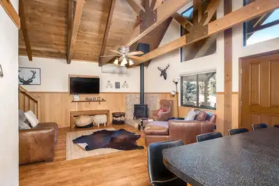 Image de Bison Bungalow nestled in the Pines!