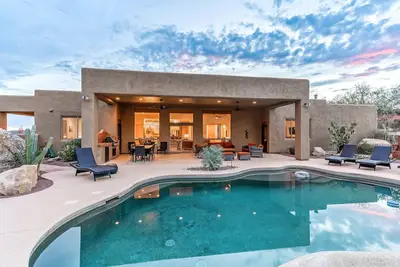 Image de Peaceful Retreat with Pool, Hiking/Biking From The Door & Views!