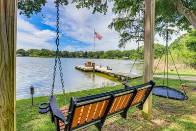 Image de Private & Picturesque Escape on Lake Henry!
