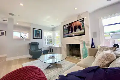 Image de Cozy 2-bedroom vacation home just 10 minutes drive to Kia Forum