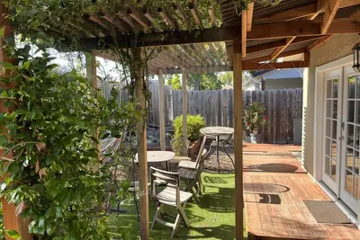 Image de Redwood One Bedroom & Gazebo Garden