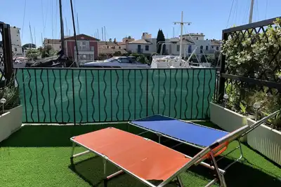 Image de appartement avec grande terrasse et garage  à Port Grimaud