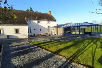 Image de Proche du mans, piscine intérieure chauffée à l'année, billard, 7 chambres, 7 sdb