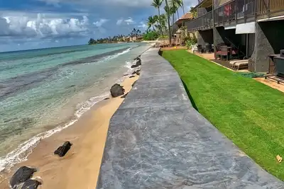 Image de Spectacular Oceanfront Gem!