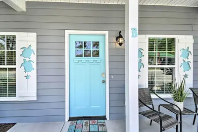 Image de Ocean Isle Beach Home w/ Shared Lanai & Grill