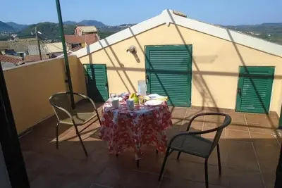 Image de Villa \"Maison d'Eleni à Valaneio\" avec vue sur mer, balcon et Wi-Fi.