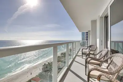 Image de Sunny Isles Beach Retreat w/ Resort Perks!