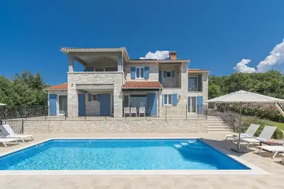 Image de Villa Sterpazzi with Sea View, private Pool, Sauna and Jacuzzi - near Poreč