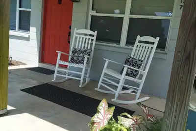 Image de Quaint Home With  View Of Lake Clay Across The Street From Boat  Launch/Dock