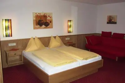 Image de Family room, bath, Wc - Hotel-Garni Landhaus Trenkenbach