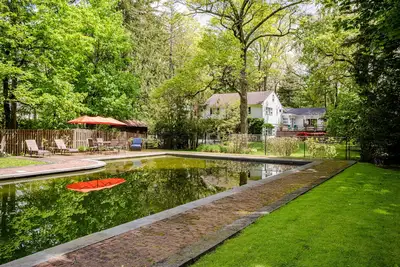 Image de Private Pool and  Grounds with 4 Bedroom Family House with Home Office for You