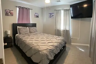 Image de Cozy shared 2 bedroom- 2. 4mi from downtown New Orleans French Quarter.