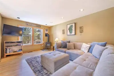 Image de Northwoods Condo - by Tahoe Getaways- 2 Br Monthly Rental - Walk to Hoa Pool, Gym, Tennis
