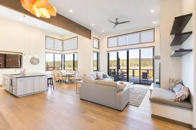 Image de Meadowlark By Tahoe Getaways in Tahoe Donner - Modern 4br Private Hot Tub + Hoa amenities