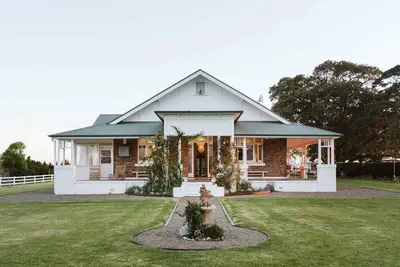 Image de 'Mayfield' - Luxury Farmhouse with Pool