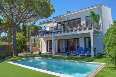 Image de Villa 1. 5 Km De La Plage De Pals Capacité 9 personnes.