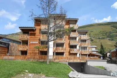 Image de 100m du centre station, Rez-de-chaussée, terrasse, parking, télévision, casier à ski, 30m²