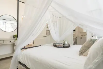 Image de 202 Broadway · Modern Home W/Charming King Suite | 6Mi to Disney!