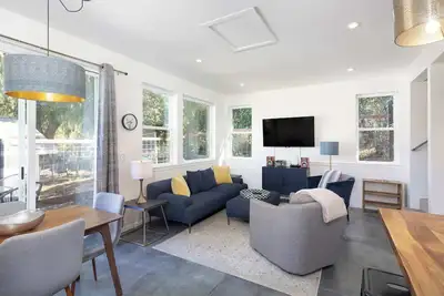 Image de Coastal Haven | Private Yard | Central Location
