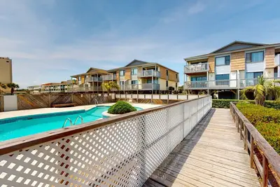 Image de Newly renovated beachfront dog friendly w/ 4 bikes!