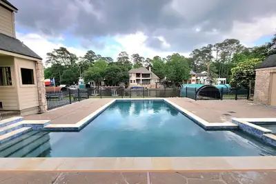 Image de Lakefront Home w/Pool on Lake Conroe
