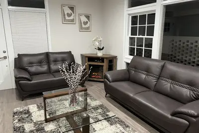Image de Luxury & Modern House, Great Location 3 mins to I- 285 & 85!