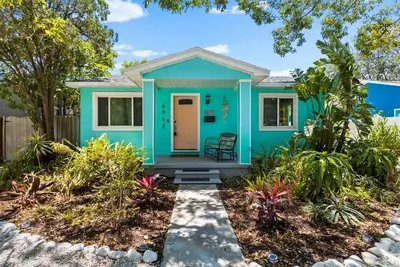 Image de Boho Beach House with Big Backyard 5 mins from Beach