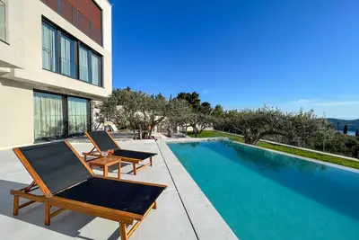 Image de New Villa O in peaceful setting with a sea view great for friends and family