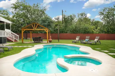 Image de Historic Pearl Brewery home with Pool and Hot Tub