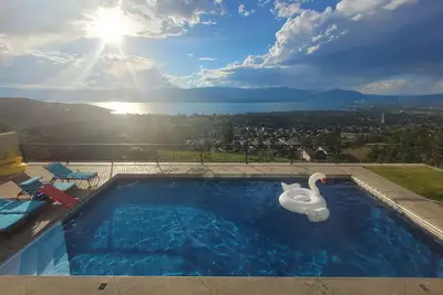 Image de Panoramic Lakeview luxury Villa w/ Heated Pool; private; near wineries/golf