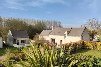 Image de maison individuelle de trois