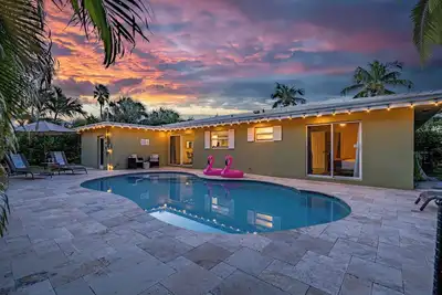 Image de Heated Saltwater Pool Avail! Walk to the Beach!