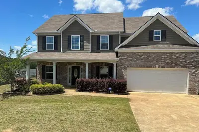 Image de Modern and Spacious home 10 minutes from Fort Moore, a great place for memories