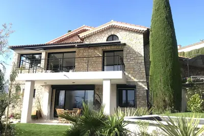 Image de Entre Cannes et Grasse Au coeur de Mougins rez de jardin 3 pièces piscine