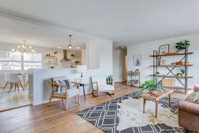 Image de ⭐️Chic 5br Home Family/Pet Friendly W/ Fenced Yard